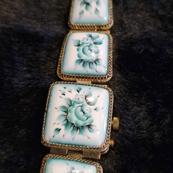 Rare vintage Russian Chaika 17 jewel ladies watch